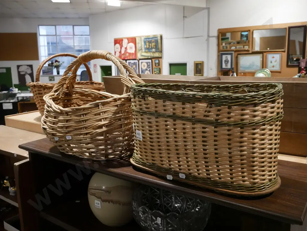 cane and woven plastic baskets Image 1++