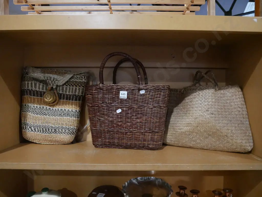 shelf; cane baskets, woven flax bags Image 1++