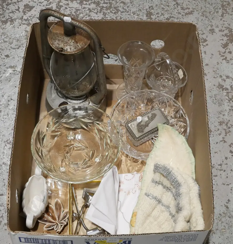 box; hurricane lanterns, crystal bowls etc Image 1++