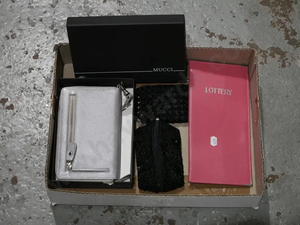 box; clutch purse, change purses, lottery wallet Image 1++