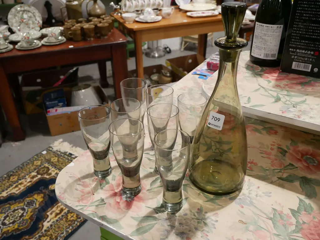 smoked glass stoppered decanter, 8x matching glasses Image 1++