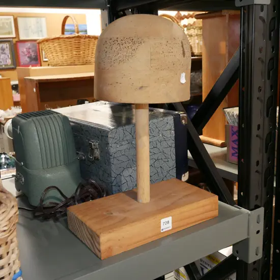 wooden hat stand H390