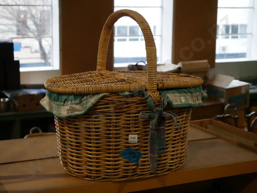 cane picnic hamper Image 1++