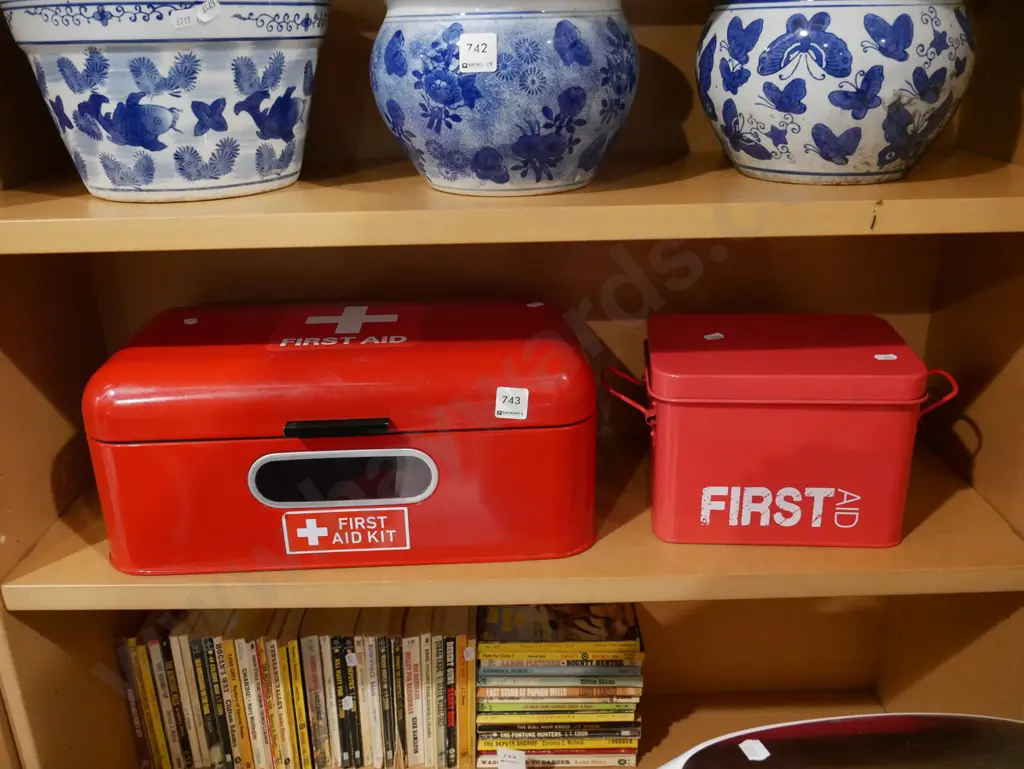 2x red metal first aid kits - no contents Image 1++