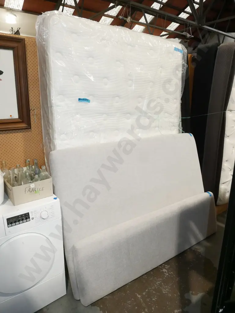 Freedom Nimbus queen slat bed base, matress with matching end boards  Image 1++