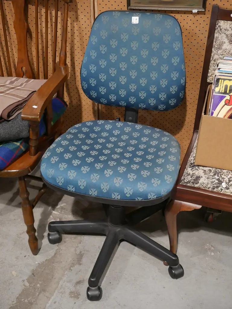 office chair Image 1++