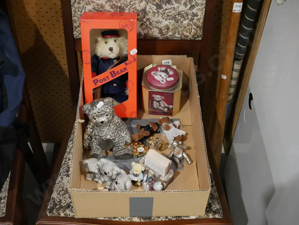 box of teddy bear items; tin, figurines, badges etc Image 1++