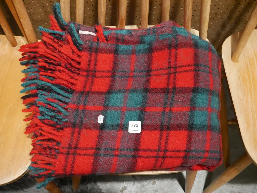checked woollen travel rug Image 1++