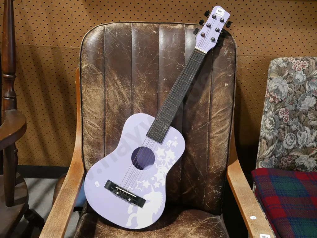 child's guitar Image 1++