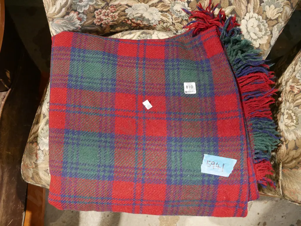 checked woollen travel rug Image 1++