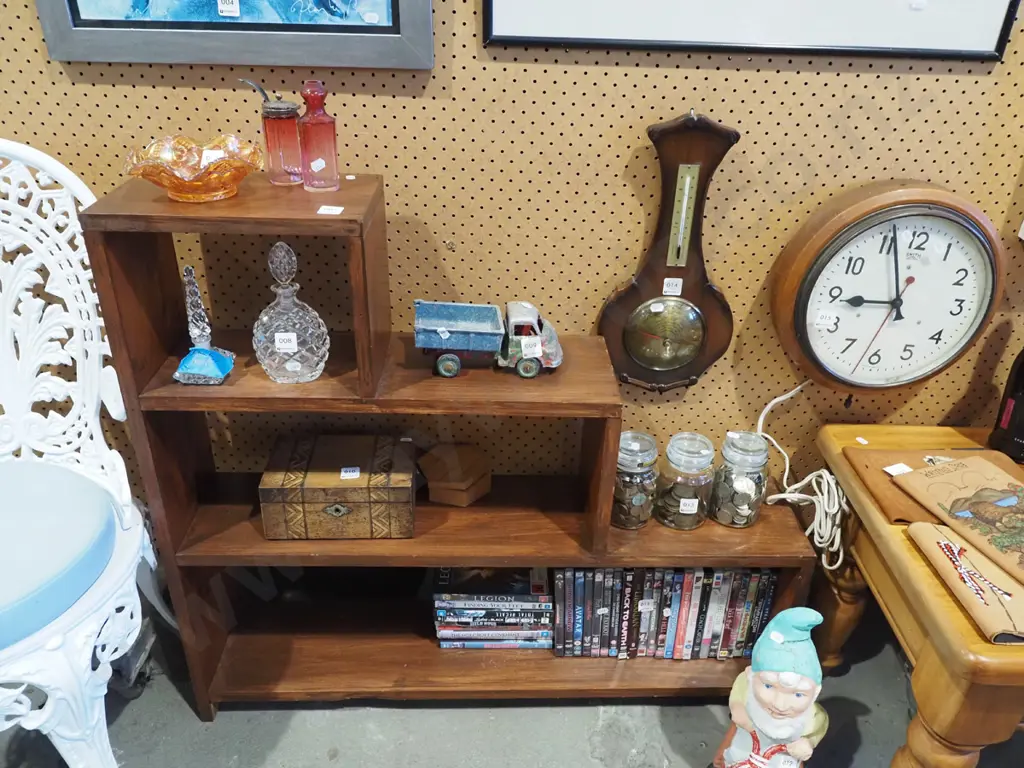 wooden ziggarat bookcase H820 W910 D190 Image 1++