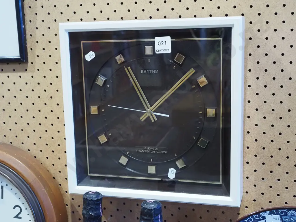 retro Rhythm wall clock Image 1++