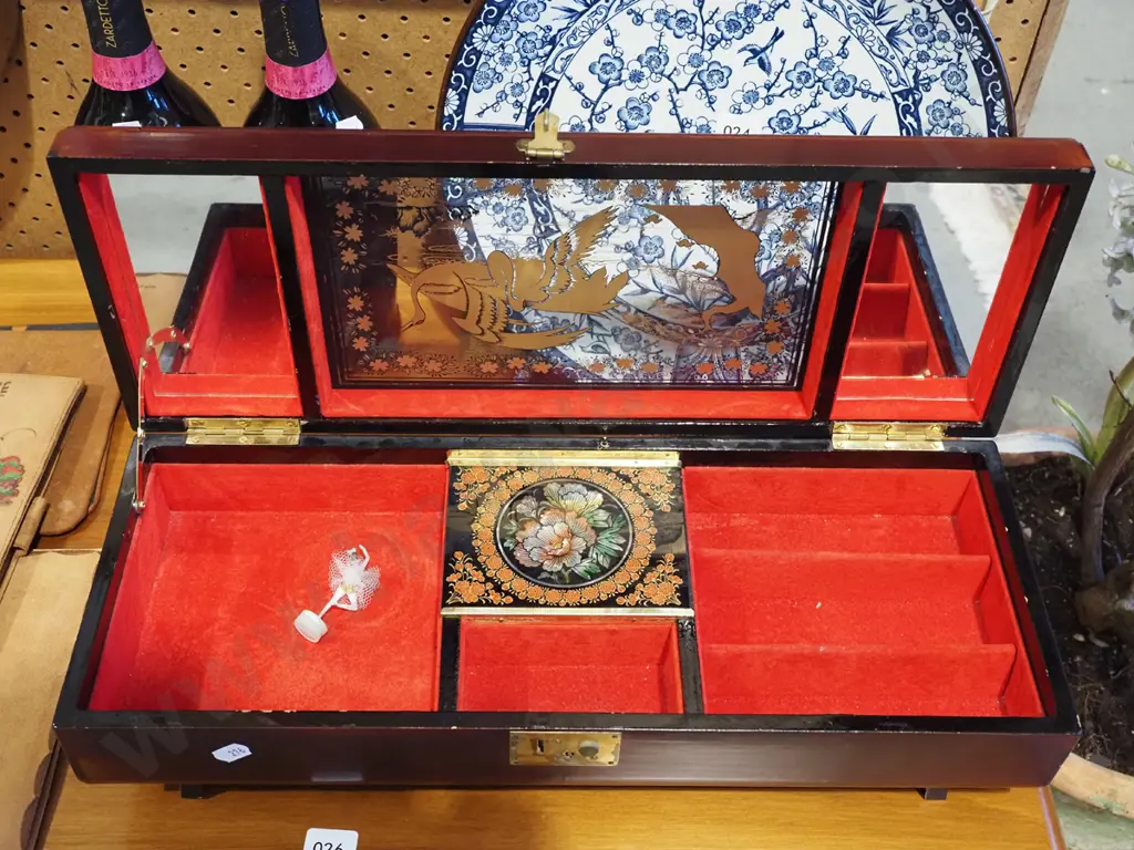 wood mother of pearl jewellery box Image 1++