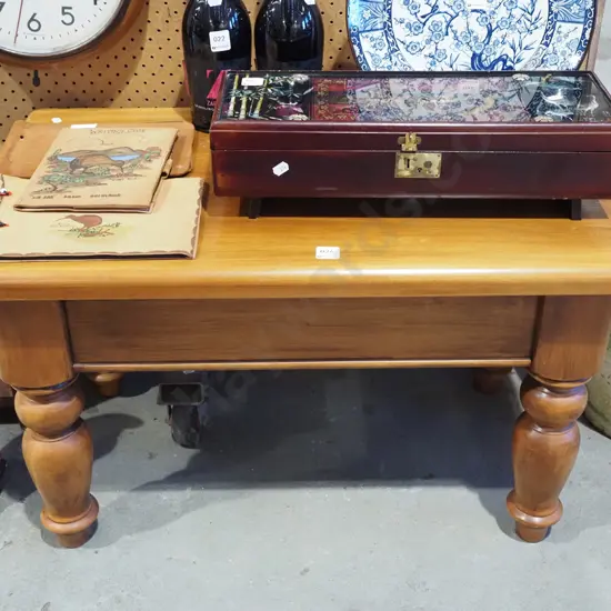 solid rimu coffee table H470 W770 D480