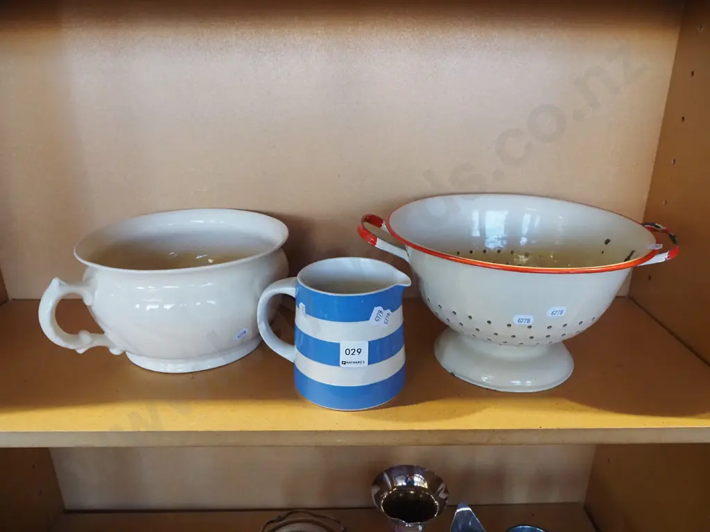 TG Green jug, enamel colander and a chamber pot Image 1++