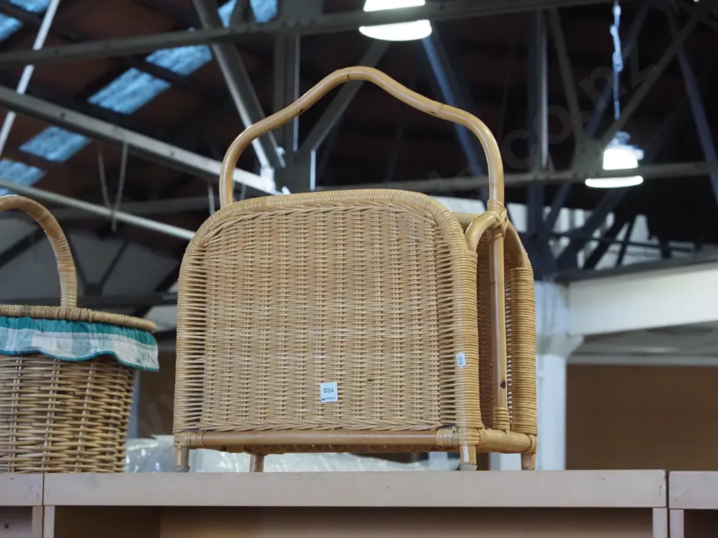 cane magazine rack H570 Image 1++