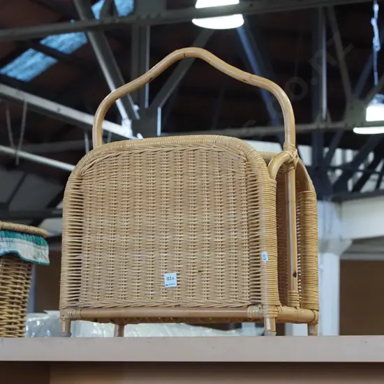 cane magazine rack H570