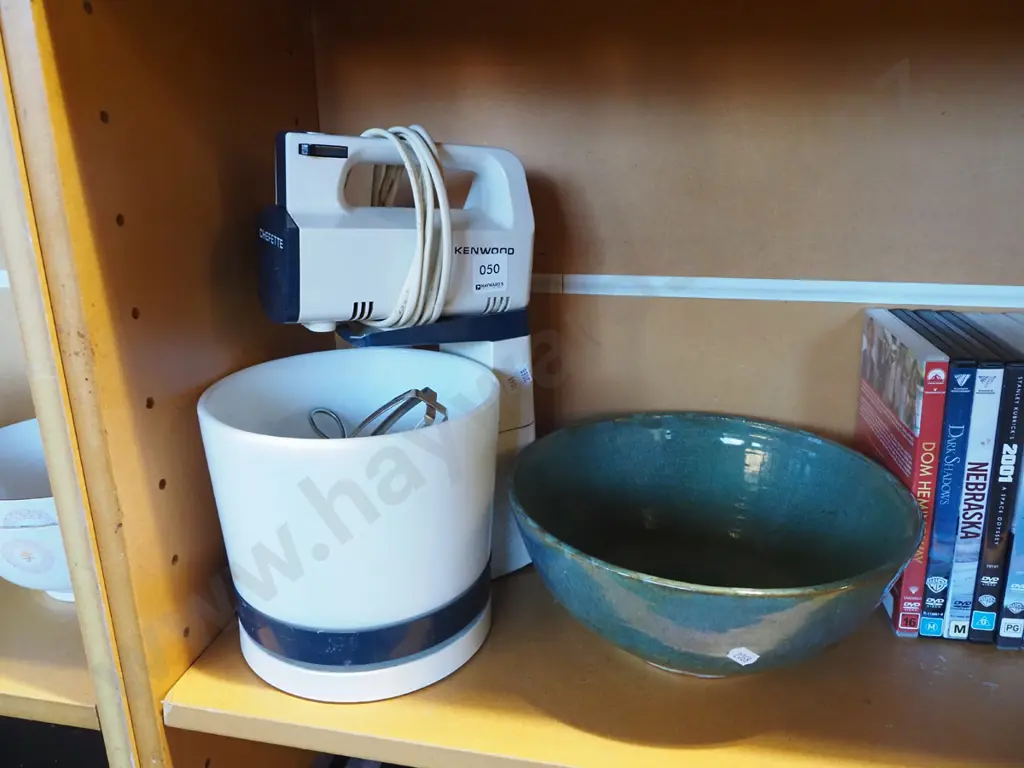 small Kenwood mixer, pottery bowl Diam. 250 Image 1++