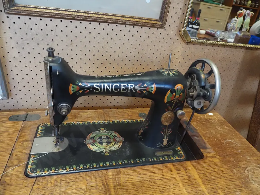 Singer treadle sewing machine Image 1++