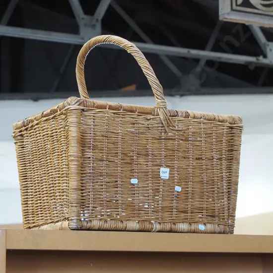 cane basket H530
