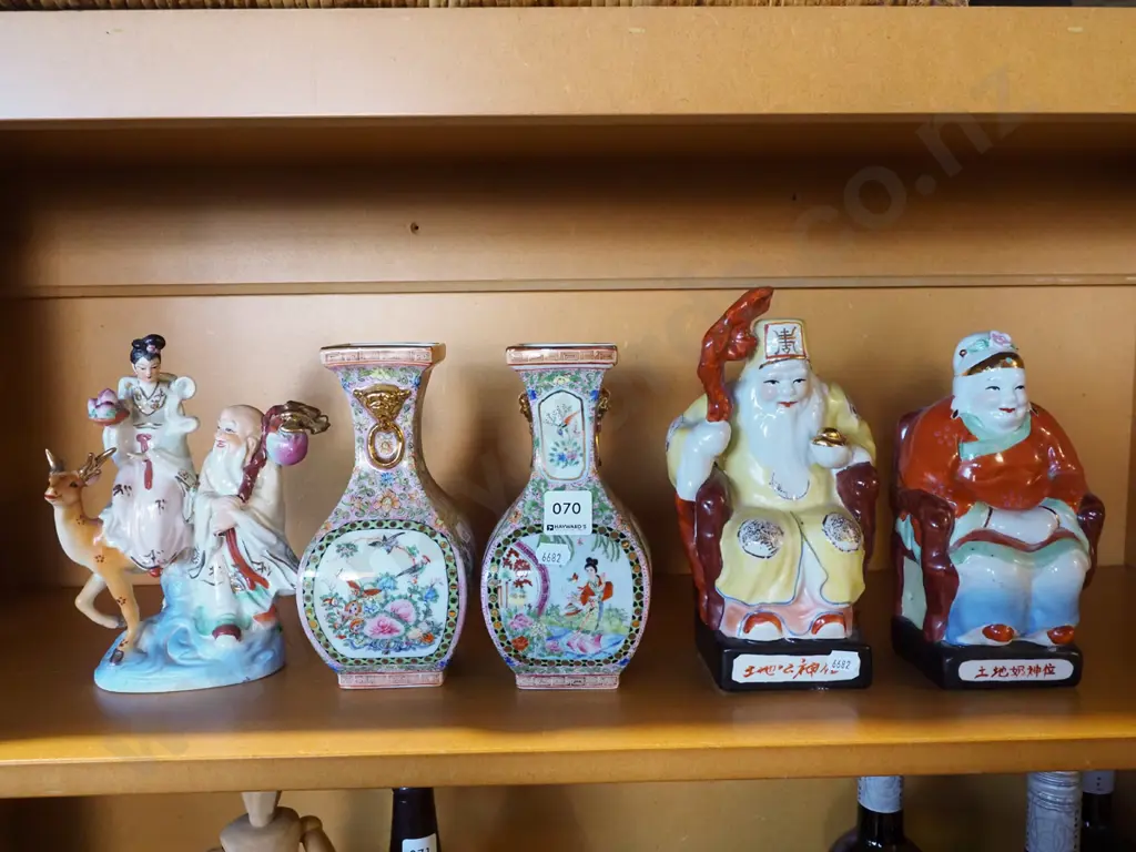 Chinese good fortune figurines, 2x vases Image 1++