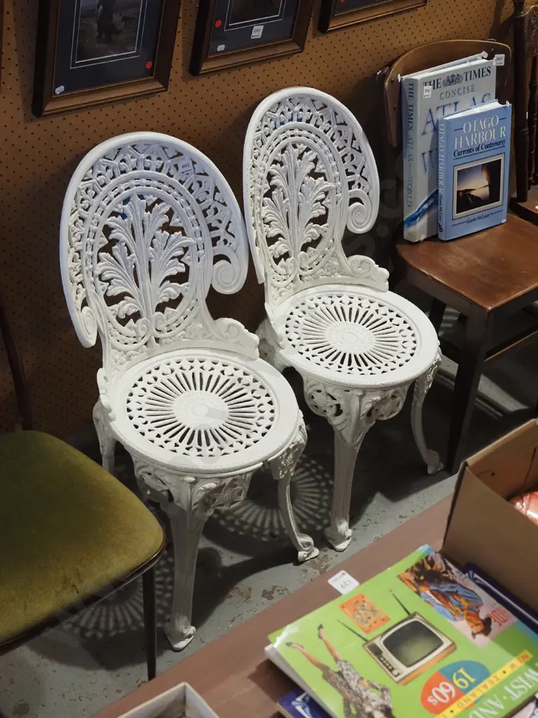 2x white painted cast alloy patio chairs Image 1++