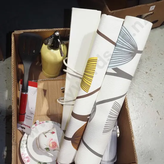 box; wallpaper, trio, soda syphon etc