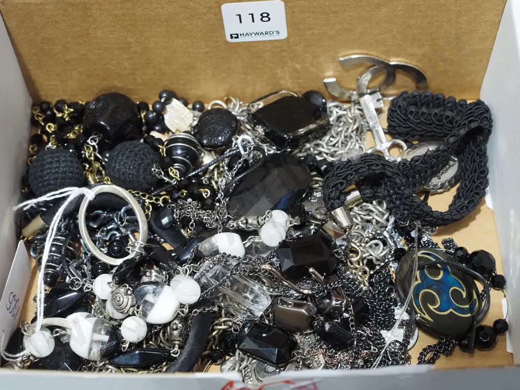 box of costume jewellery Image 1++