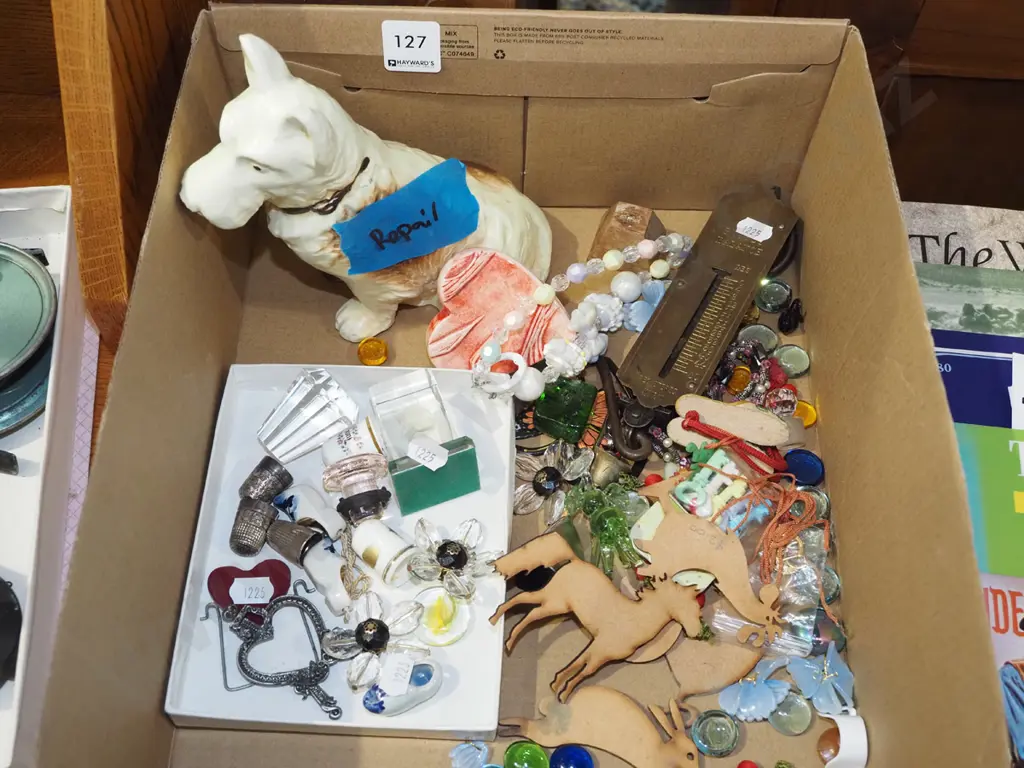 box; spring scales, glass beads, ceramic hearts, thimbles etc Image 1++