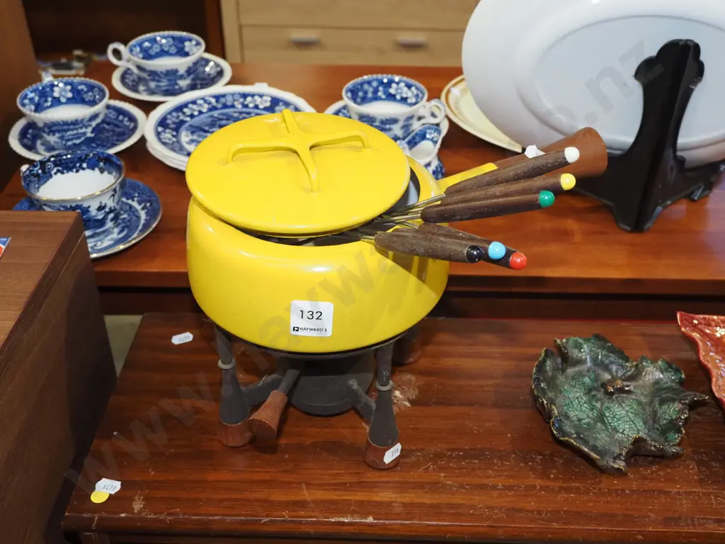 fondue pot Image 1++