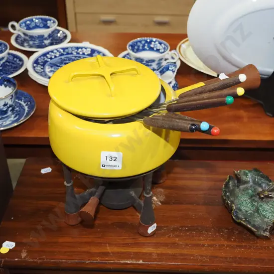fondue pot