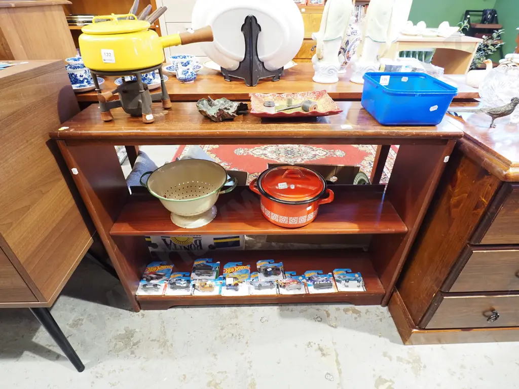 bookcase - needs attention  H740 W980 D220 Image 1++