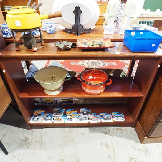 bookcase - needs attention  H740 W980 D220