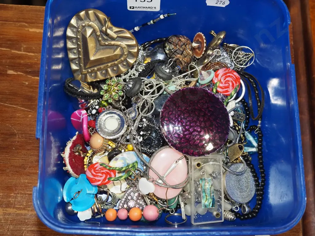 tub of costume jewellery Image 1++