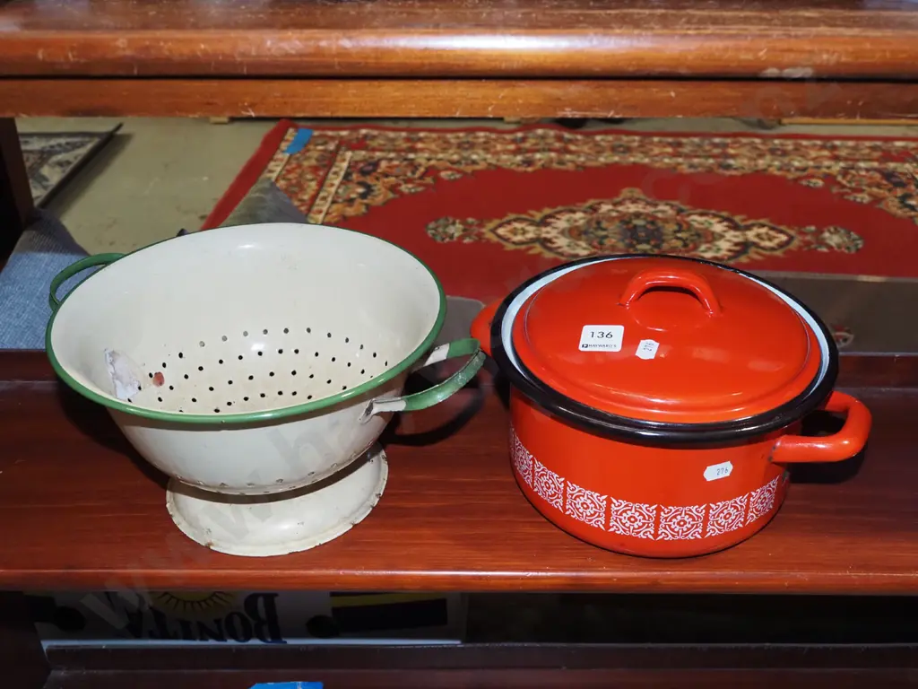 enamel colander, lidded casserole Image 1++