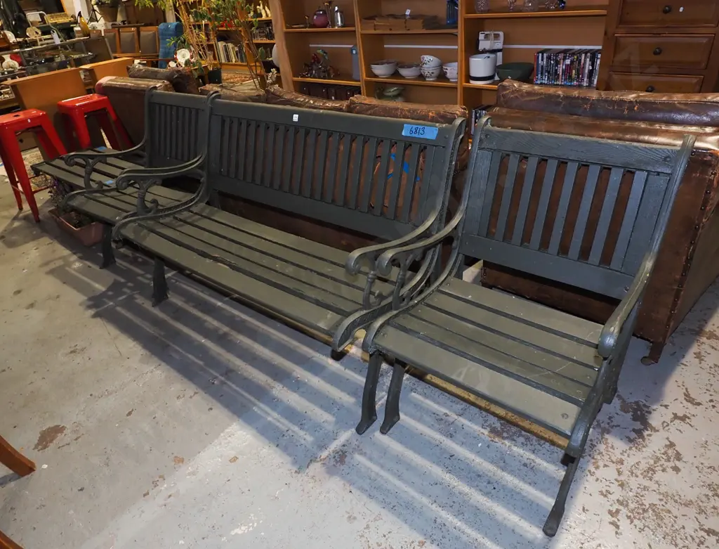 4 piece outdoor set - 3 seater, 2 singles, bench seat/coffee table Image 1++