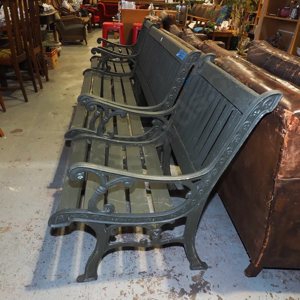 4 piece outdoor set - 3 seater, 2 singles, bench seat/coffee table Image 1++