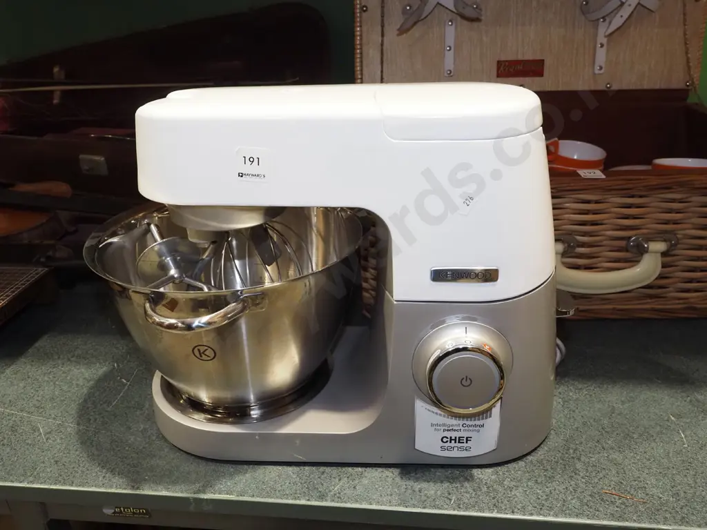 Kenwood chef and accessories - missing cover from front top Image 1++