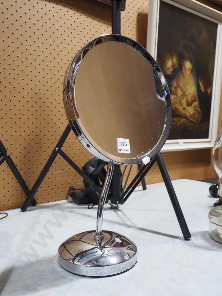 adjustable makeup mirror on stand H400 Image 1++