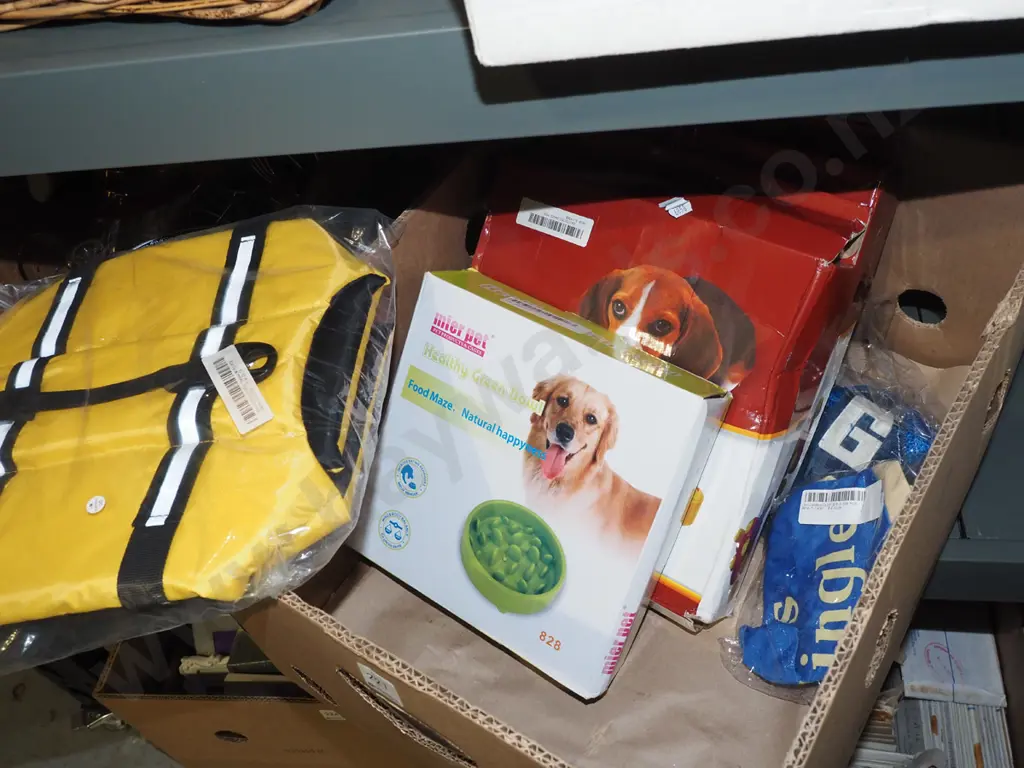 box; dog puzzle, feeders, life jacket, caps Image 1++
