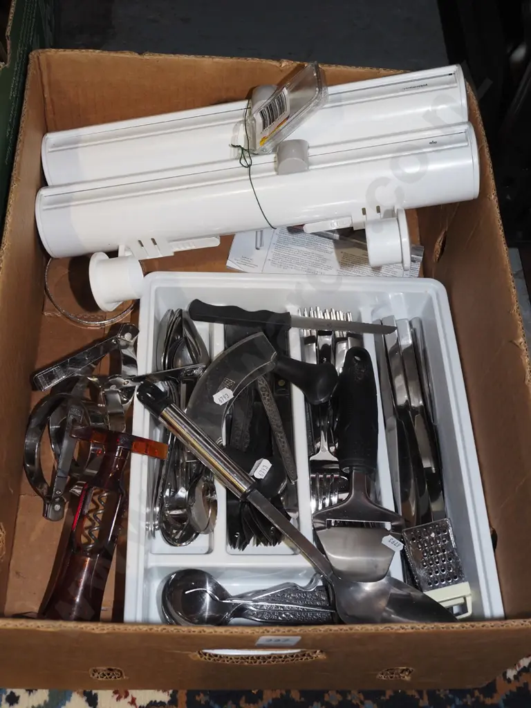 box; wall mounted paper roll, glad wrap, tin foil dispenser etc Image 1++