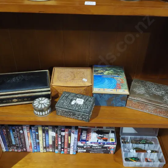 shelf; jewellery boxes, trinket boxes