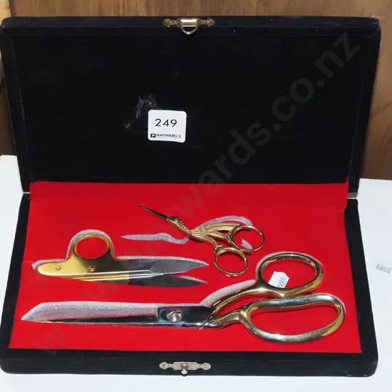 cased set of 3 pairs of scissors