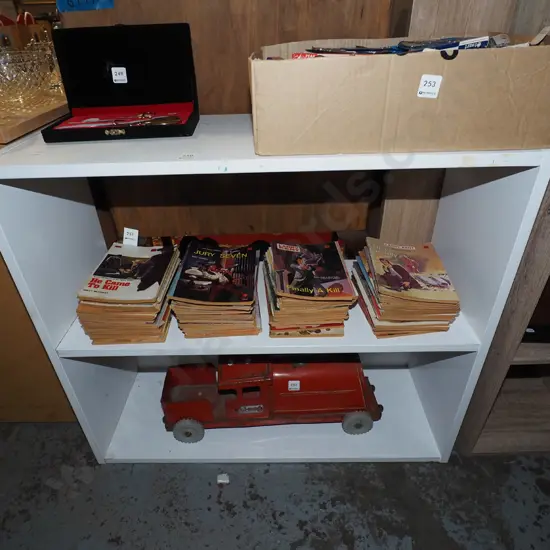 white painted wooden bookcase H700 W800 D300