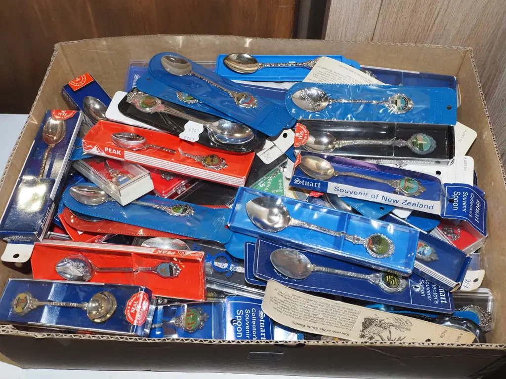 boxed souvenir teaspoons Image 1++