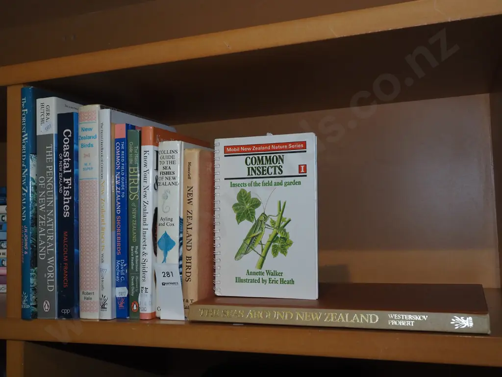 NZ nature books Image 1++