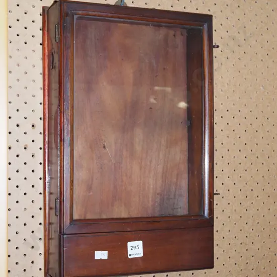 wall mounted mahogany display case H425 W270