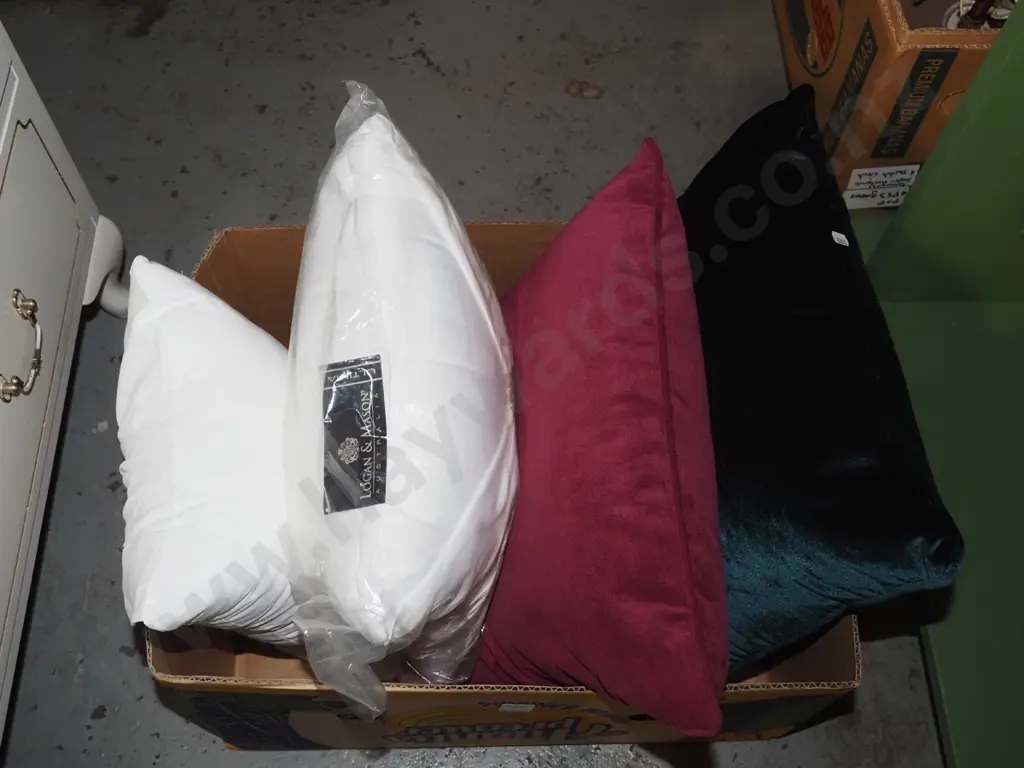 box of cushions Image 1++