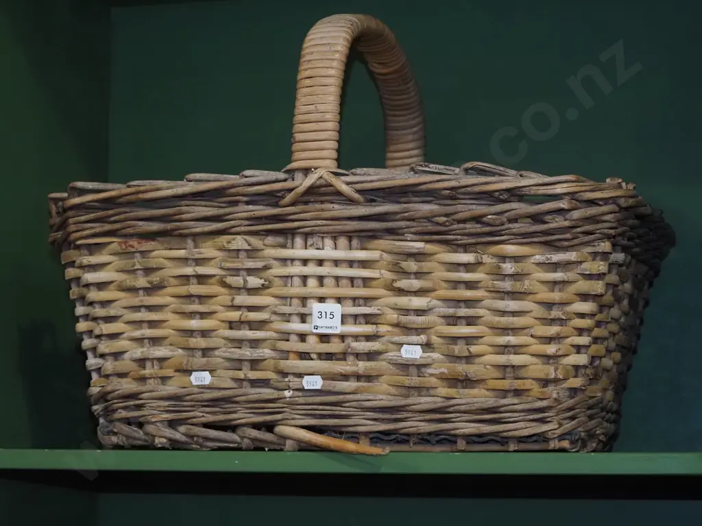 cane basket Image 1++
