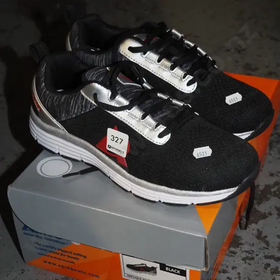 pair of as new Aero size UK7 sneakers